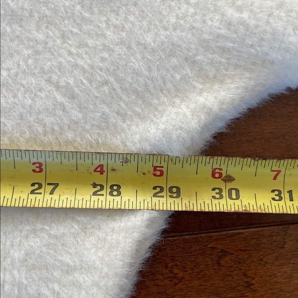 M MADE IN ITALY | Cream Fuzzy Batwing V-Neck Sweater | XL | NWT - Picture 14 of 17